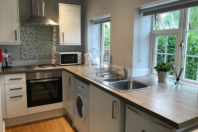Studio flat on Spring Court, Spring Lane, Farnham Royal, £1,100/mo