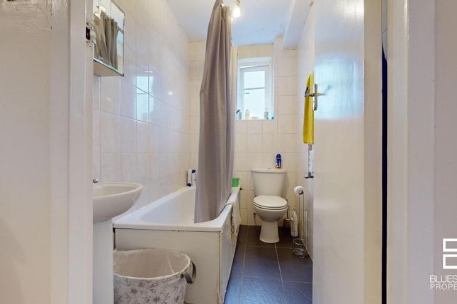 Flat for sale in Streatham High Road, London