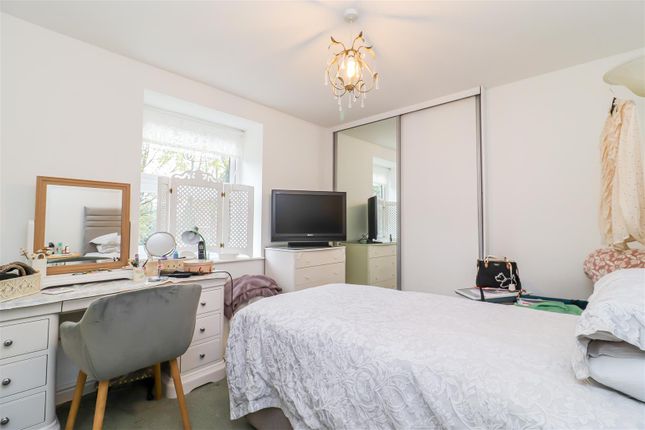 11, Park Road, Dewsbury photo 3