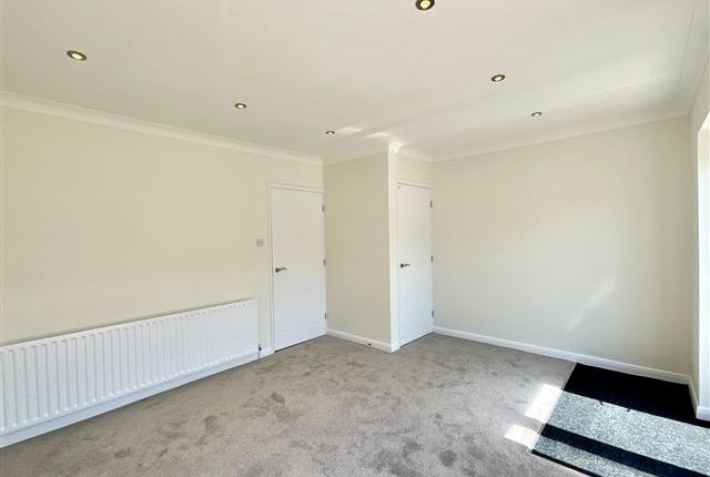 69, Ringwood Road Brimington, Chesterfield photo 3