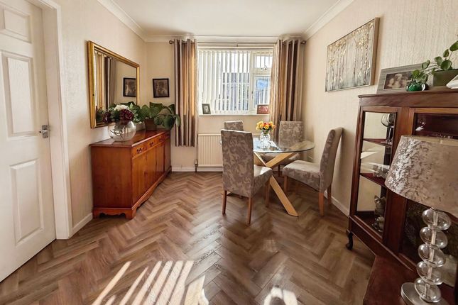 24 Valley Close, Stoke-On-Trent photo 4