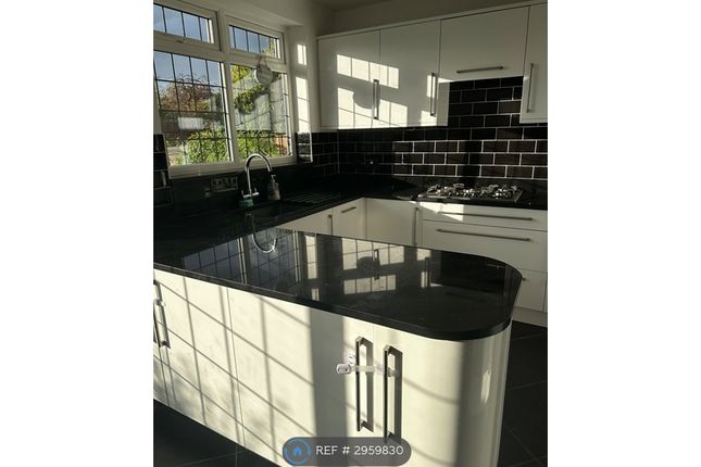 Randall Avenue, Randall Avenue, London photo 3