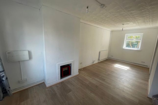 7 Sunningdale Drive, Swansea photo 3