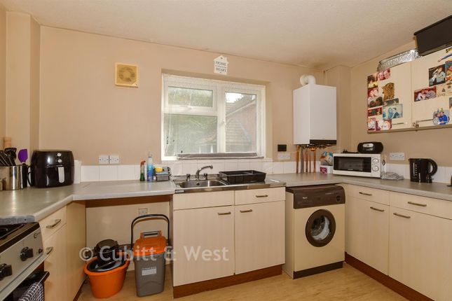24, Ramblers Way, Crawley photo 5