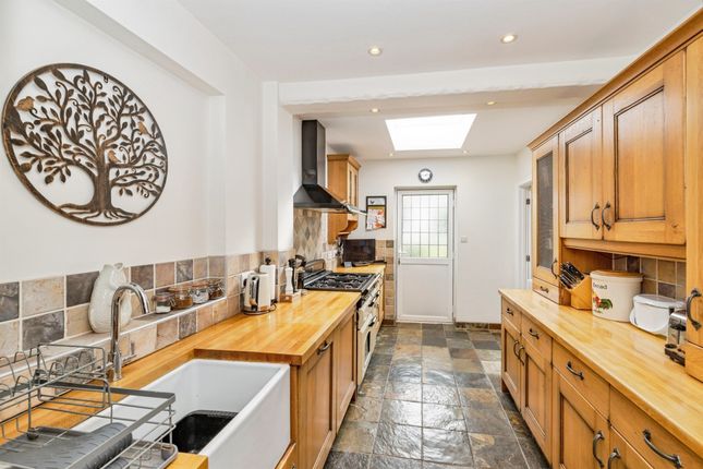 1, Highland Drive, Bushey photo 3