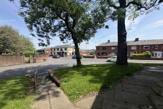 1, Turf Lane, Oldham photo 2