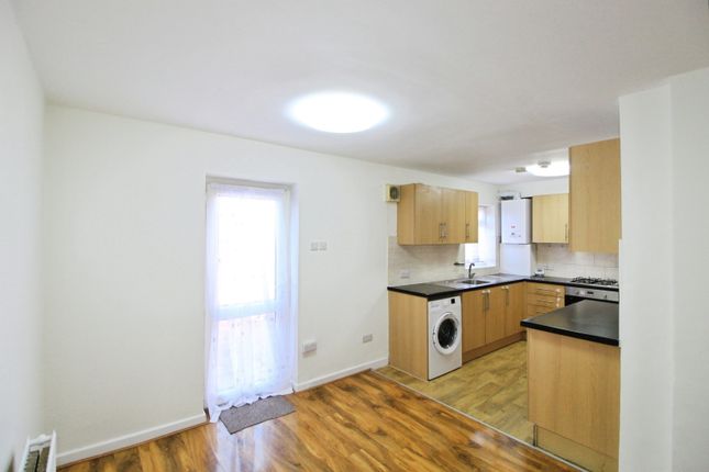 15, Waltham Drive, Queensbury photo 5