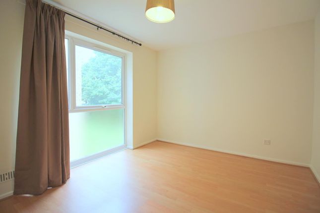 Aylsham Drive, Ickenham photo 3