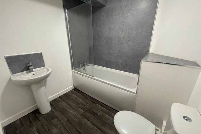 Flat 14, Sherburn Gardens, Stanks Drive, Leeds photo 2
