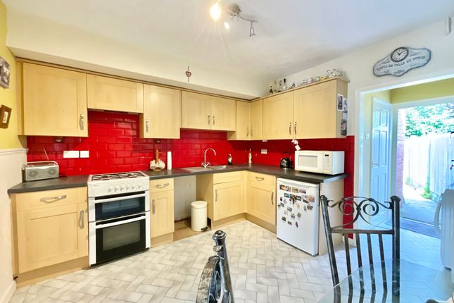 25 Longton Road, Stone photo 2