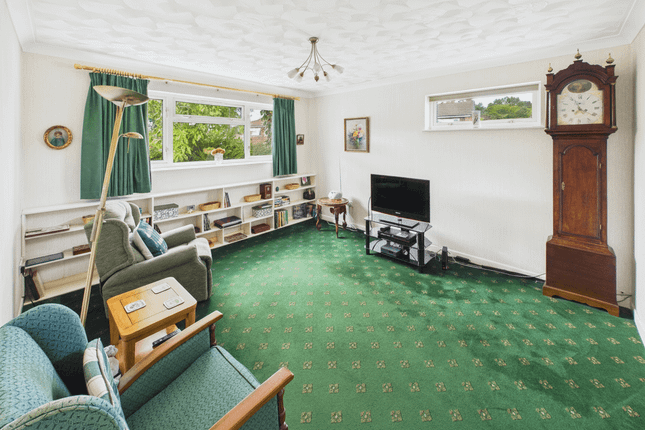 36 Barnbrook Road, Sarisbury Green, Southampton photo 2