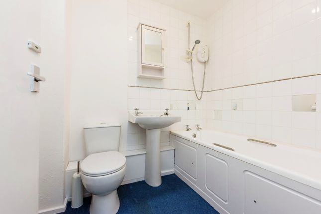 Flat for sale in Fairview Close, Tamworth, Staffordshire