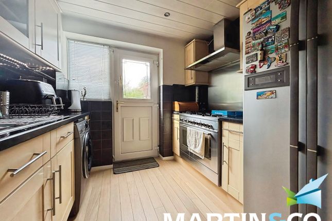 4, Heathfield Close, Wakefield photo 5