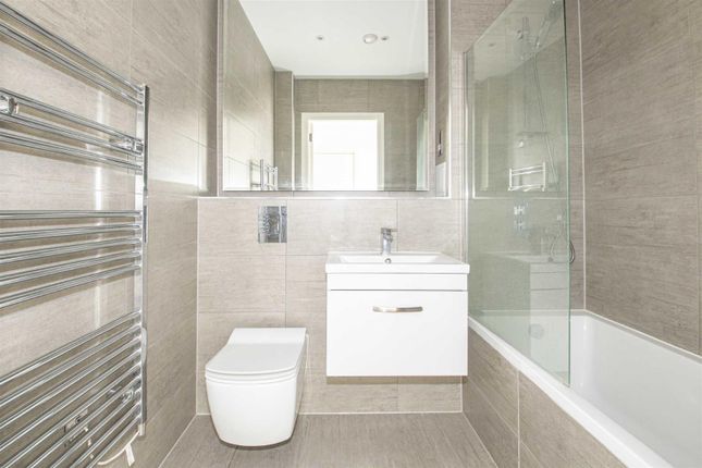Atrium, 33, 2 Foxhunter Drive, Milton Keynes photo 4