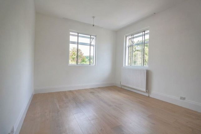 1 Teesdale Court London Road, Isleworth photo 3