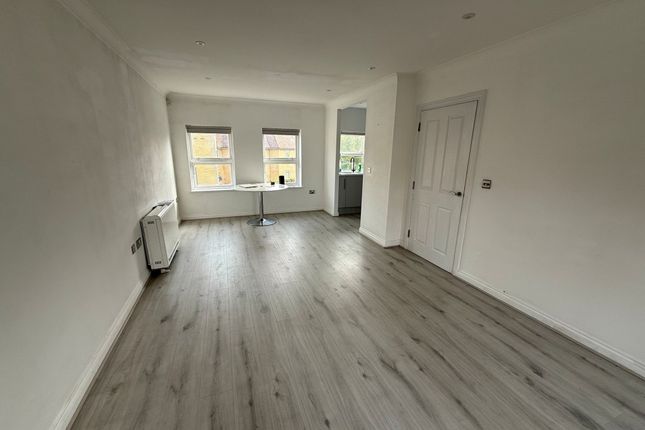 66 Cavell Drive, Bishop's Stortford photo 3