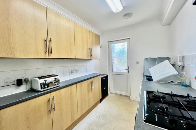Thumbnail Flat to rent in Bitterne Road West, Southampton
