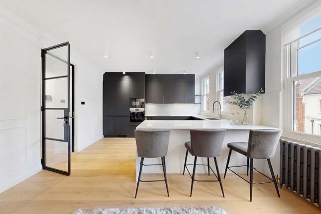 Flat 3, 27 Dennington Park Road, London photo 2