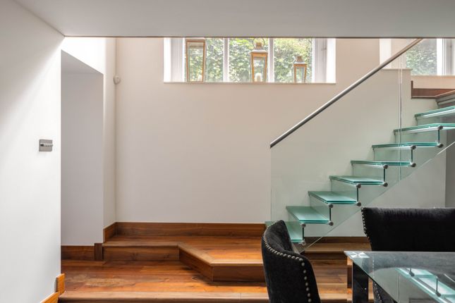 Flat 1B, Grove Court,, Drayton Gardens, London photo 4