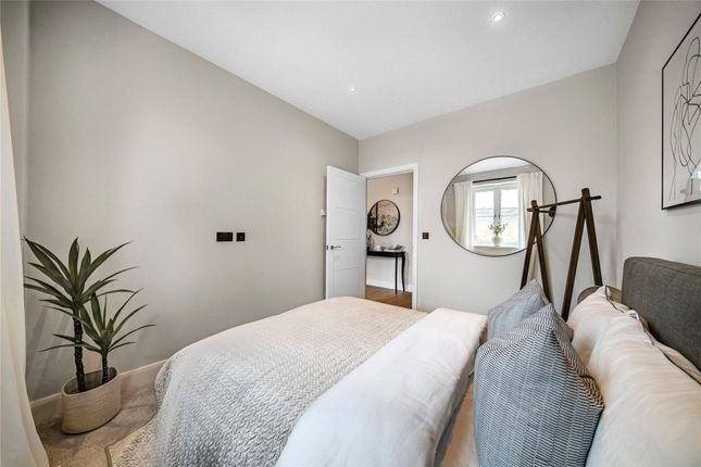 6 Clock House, 302 Woodham Lane, Addlestone photo 4