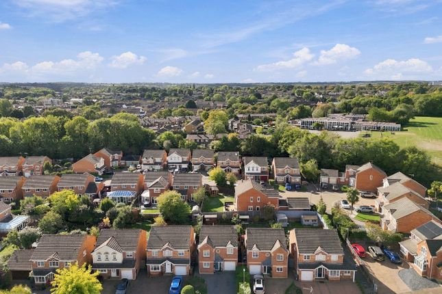 7, Redwing Close, Stevenage photo 4