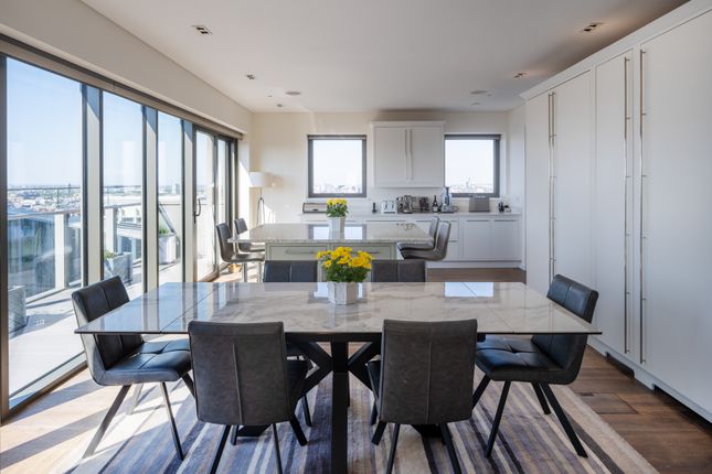 Kitchen/ Informal Dining