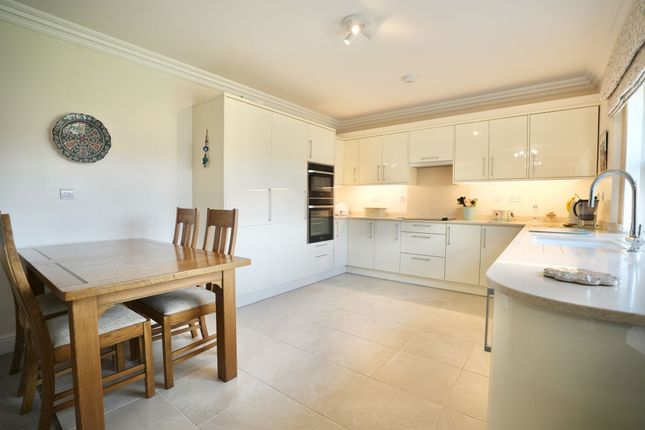 6 Oakwood House Barclay Court Gardens, Cromer photo 2