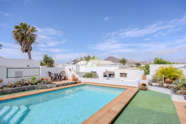 Thumbnail Villa for sale in Tahiche, Lanzarote, Spain