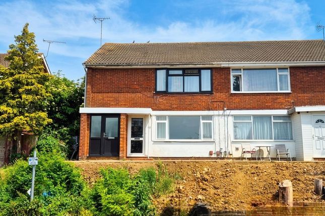 2-bed flat on 19, Porlock Drive, Luton, £95,000
