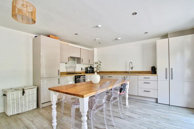 Flat 2, Mulliner House, Broadway, Rainham photo 3