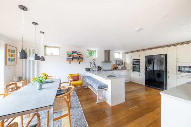 Kitchen 2.Jpg