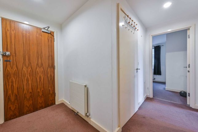 Flat for sale in Eden Grove, Holloway, London