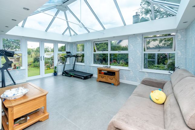 20 Smithy Brow, Warrington photo 2
