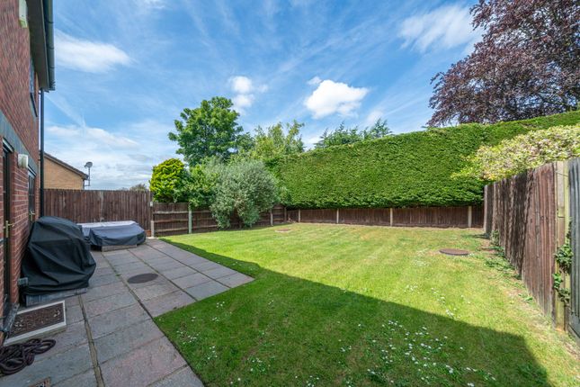 37 Walnut Grove, Hemel Hempstead photo 4