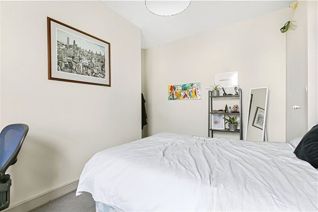 1C, Byrne Road, London photo 4
