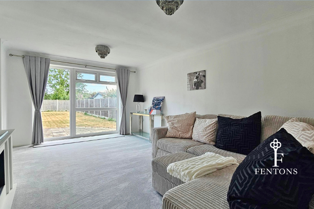 2, Chapelfields, Frinton-on-Sea photo 4