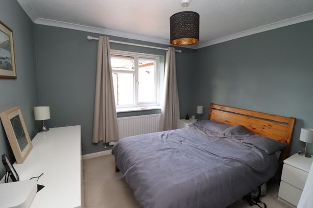 32, Jenkyns Close, Southampton photo 4