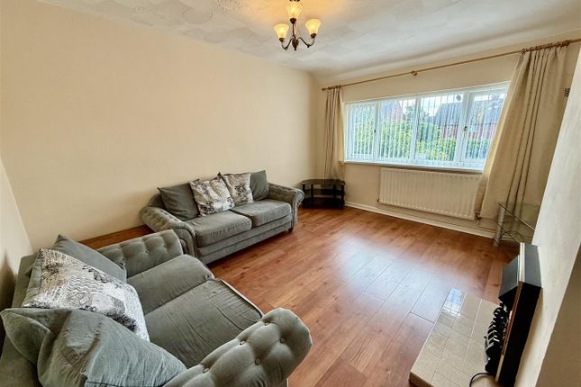553, Griffiths Drive, Wolverhampton photo 4