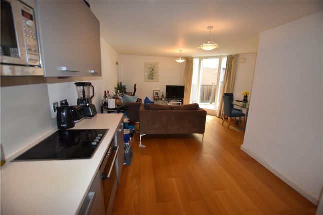 Flat to rent in Eden House, Water Gardens Square, London