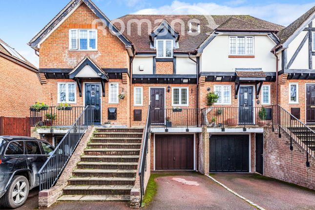 Thumbnail Terraced house to rent in Lower Cookham Road, Maidenhead