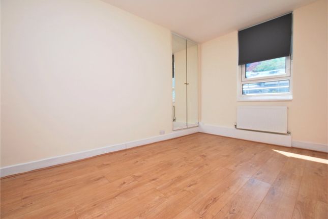 Flat to rent in Mount Court, The Mount, Guildford, Surrey