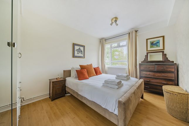 39 Fernwood,, Albert Drive, London photo 3