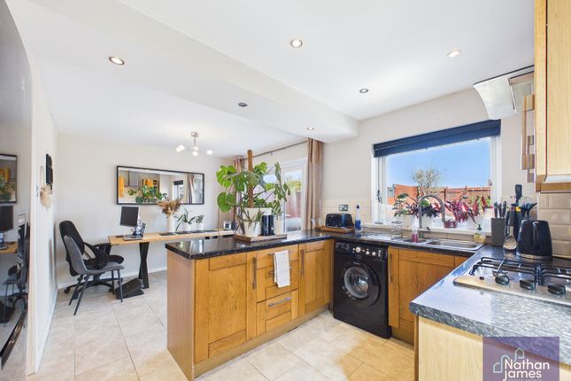 8, Heron Road, Caldicot photo 3