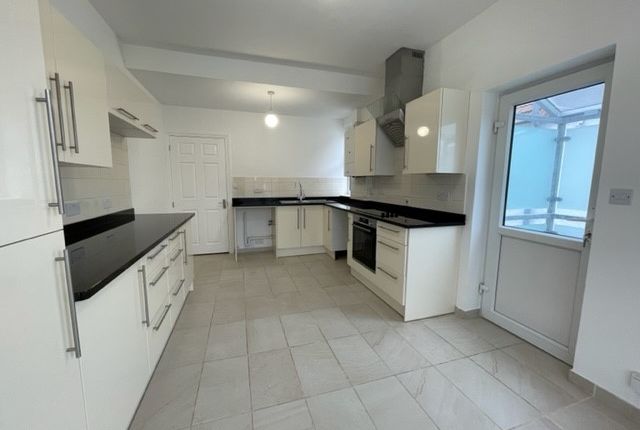 Maisonette to rent in Hurst Road, Eastbourne