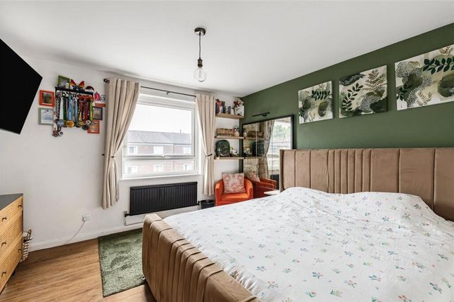 47, Flanders Crescent, London photo 4