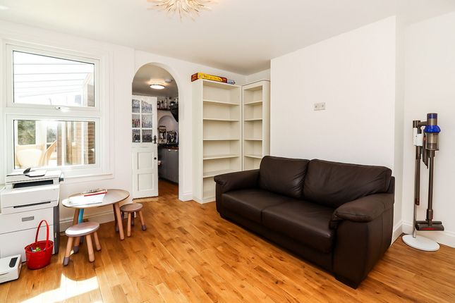 36 Nascot Street, Watford photo 4