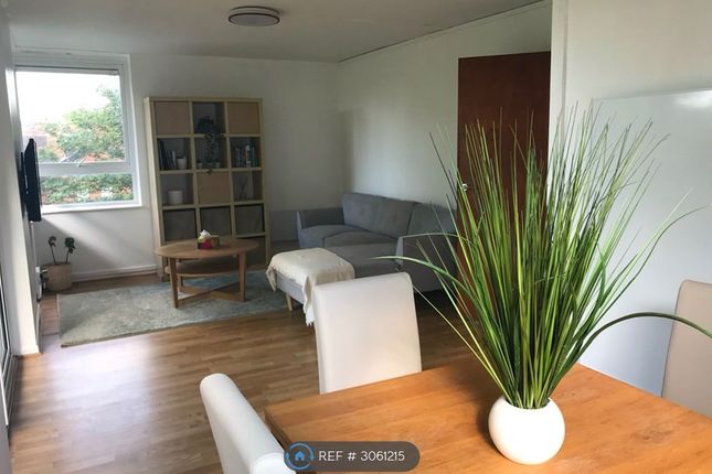 Flat, St Leonards Court, Leicester photo 4