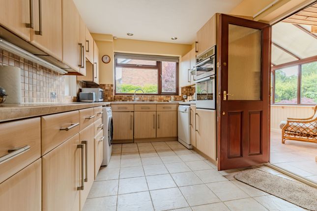 11 Alans Way, Leicester photo 2