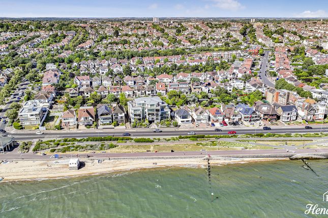 Flat Flat 1, 25, Chalkwell Esplanade, Westcliff-on-sea photo 2
