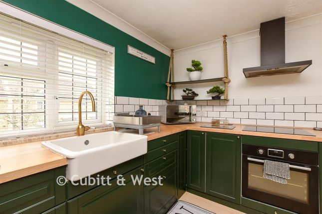 1-bed flat on 4, Cheviot Walk, Crawley, £210,000
